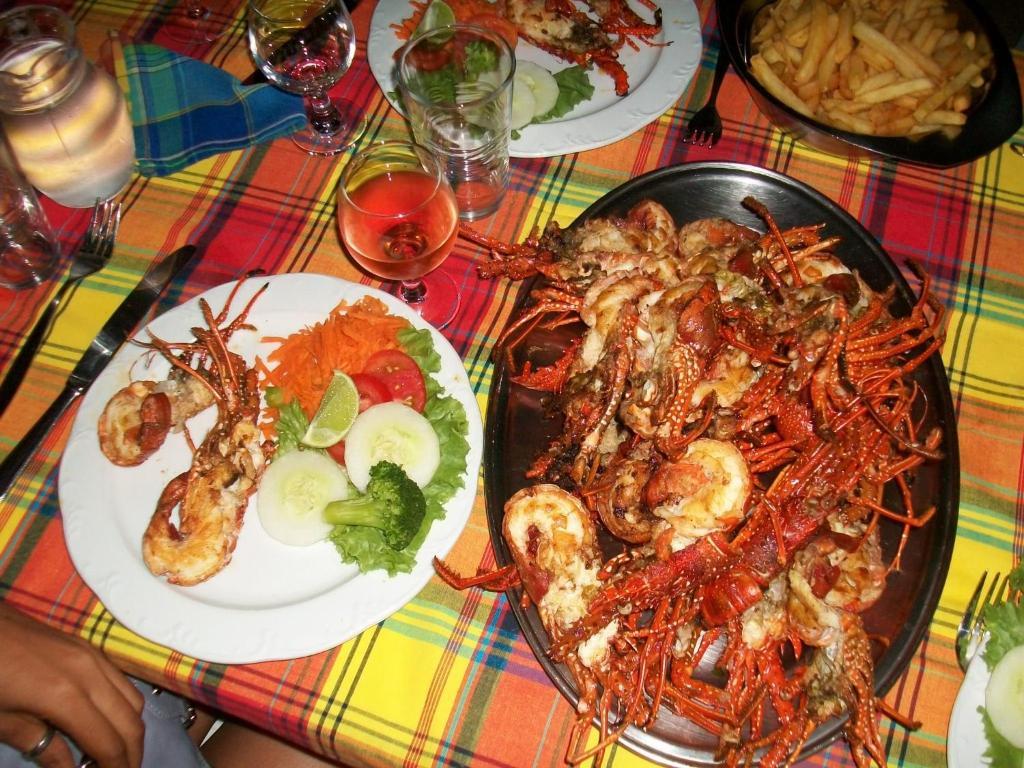 Sunset Bay Club & Seaside Dive Resort Salisbury Esterno foto
